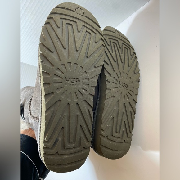 UGG PRE-OWNED WOMEN'S BAILEY BUTTON TRIPLET II GRAY BOOTS SIZE 7 - Picture 8 of 9